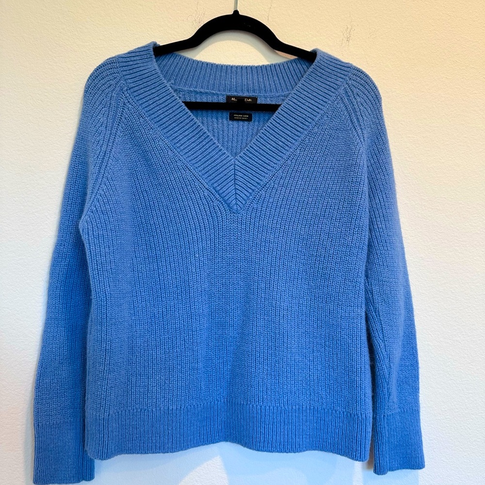 Massimo Dutti Robin Egg blue V Neck Sweater XS fits like an M